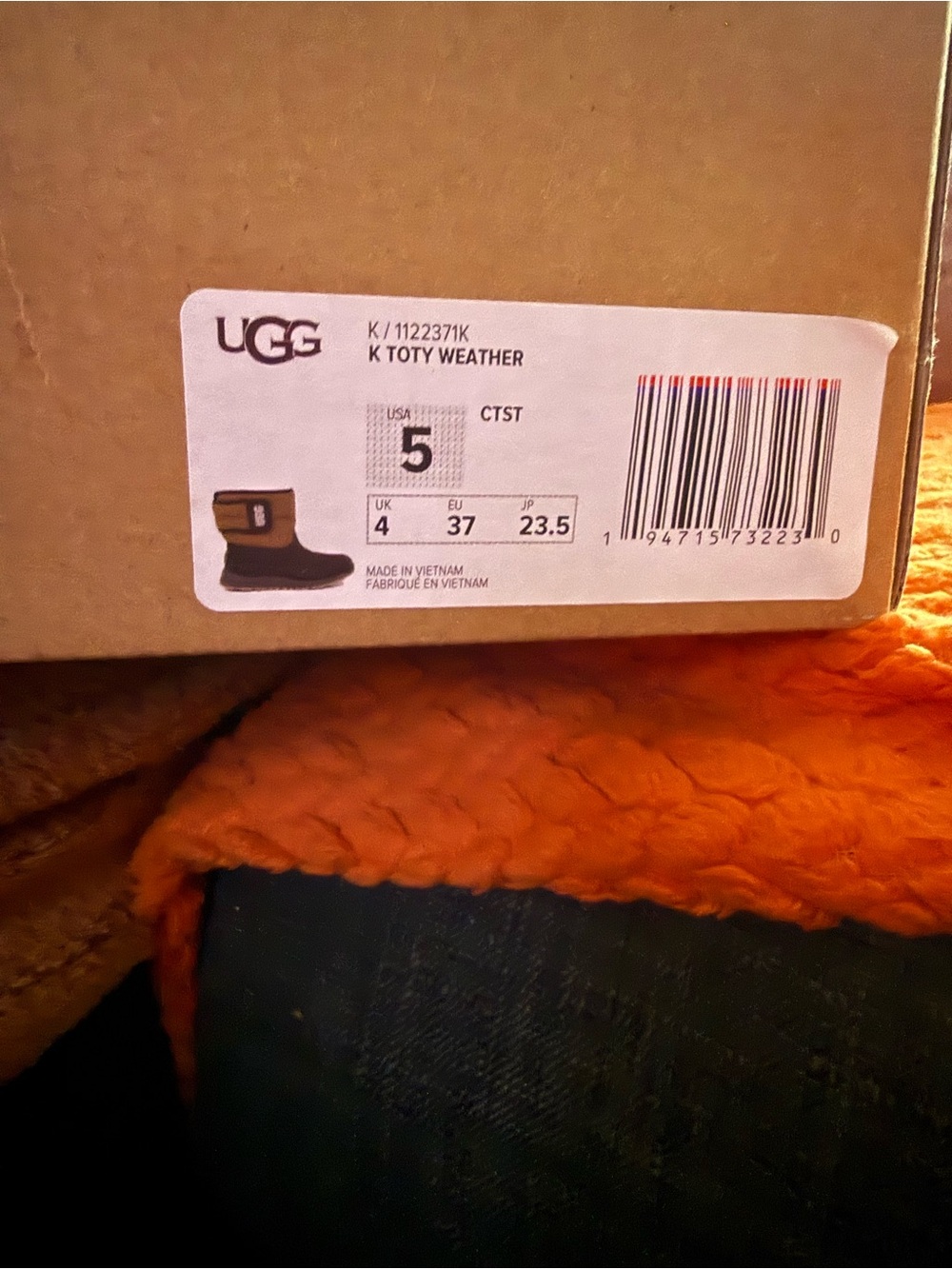 UGG - Picture 4 of 6